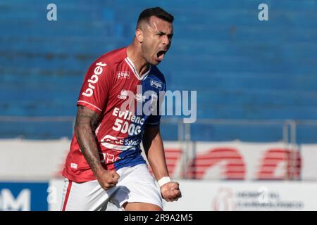 Curitiba, Brasilien. 25. Juni 2023. PR - CURITIBA - 06/25/2023 - PARANAENSE B 2023, PARANA CLUBE X PATRIOTAS - Liliu Parana Clube Spieler feiert sein Tor während eines Spiels gegen Patriotas im Durival de Britto Stadion für die Paranaense B 2023 Meisterschaft. Foto: Robson Mafra/AGIF/Sipa USA Guthaben: SIPA USA/Alamy Live News Stockfoto