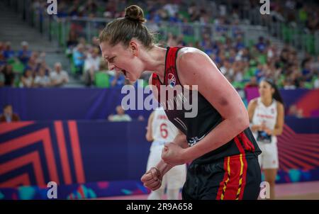 Ljubljana, Slowenien. 25. Juni 2023. Die belgische Emma Meesseman feiert während des letzten Basketballspiels zwischen der belgischen Nationalmannschaft "die belgischen Katzen" und Spanien am Sonntag, den 25. Juni 2023, in Ljubljana, Slowenien, bei der FIBA Women EuroBasket 2023-Europameisterschaft in Israel und Slowenien. Es ist das erste Finale überhaupt für Belgien. BELGA PHOTO VIRGINIE LEFOUR Kredit: Belga News Agency/Alamy Live News Stockfoto