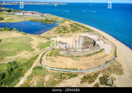 Fort Gilkicker, ein Palmerston Fort, das zwischen 1863 und 1871 am östlichen Ende von Stokes in Gosport erbaut wurde, um den Eingang zum Hafen von Portsmouth zu schützen, Stockfoto