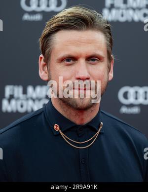 München, Deutschland. 23. Juni 2023. Steve Windolf, Schauspieler, kommt zur Eröffnung des Münchner Filmfestivals im Gasteig HP8 an. Das Filmfestival wird dieses Jahr mit dem Film „die persische Version“ eröffnet und zeigt bis 01.07.2023 Filme aus der ganzen Welt. Kredit: Sven Hoppe/dpa/Alamy Live News Stockfoto