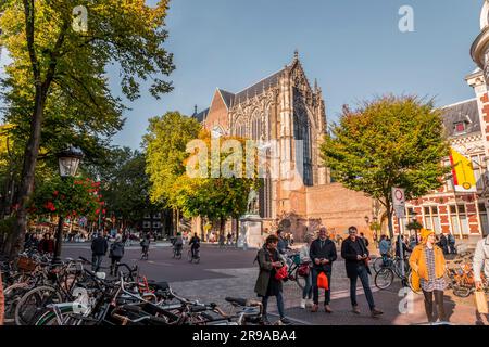 Utrecht, NL - 9. Okt 2021: St. Martin's Cathedral, Domkerk ist eine gotische Kirche, die dem Heiligen Martin von Tours gewidmet ist, der die Kathedrale der Dioce war Stockfoto
