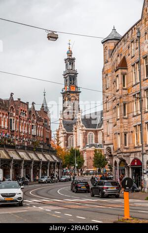 Amsterdam, Niederlande - 17. Oktober 2021: Die Westerkerk (Englisch: Westliche Kirche) ist eine reformierte Kirche innerhalb des niederländischen protestantischen Kalvinismus in Cent Stockfoto