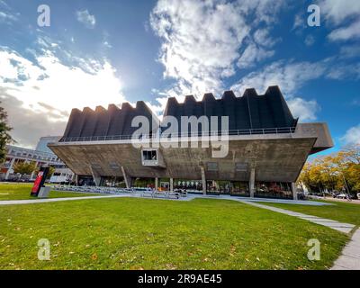 Delft, Niederlande - 15. Oktober 2021: Die Technische Universität Delft, TU Delft oder Technische Universität Delft in den Niederlanden, ist die älteste und l Stockfoto