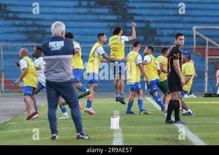 Curitiba, Brasilien. 25. Juni 2023. PR - CURITIBA - 06/25/2023 - PARANAENSE B 2023, PARANA CLUBE X PATRIOTAS - Fahel Junior Coach von Parana Clube beklagt ein Tor des Patriots-Teams im Durival de Britto Stadion für die Paranaense B 2023 Meisterschaft. Foto: Robson Mafra/AGIF/Sipa USA Guthaben: SIPA USA/Alamy Live News Stockfoto