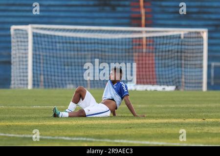 Curitiba, Brasilien. 25. Juni 2023. PR - CURITIBA - 06/25/2023 - PARANAENSE B 2023, PARANA CLUBE X PATRIOTAS - Parana Clube-Spieler bedauert, dass er im Spiel gegen Patriotas im Stadion Durival de Britto für die Paranaense B 2023-Meisterschaft ausscheidet. Foto: Robson Mafra/AGIF/Sipa USA Guthaben: SIPA USA/Alamy Live News Stockfoto