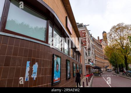 Amsterdam, Niederlande - 12. Oktober 2021: Außenansicht des Bellevue-Theaters in Amsterdam, Niederlande. Stockfoto