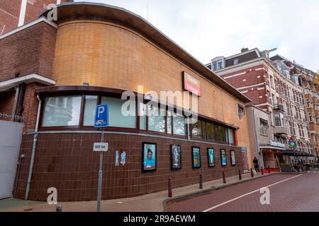 Amsterdam, Niederlande - 12. Oktober 2021: Außenansicht des Bellevue-Theaters in Amsterdam, Niederlande. Stockfoto