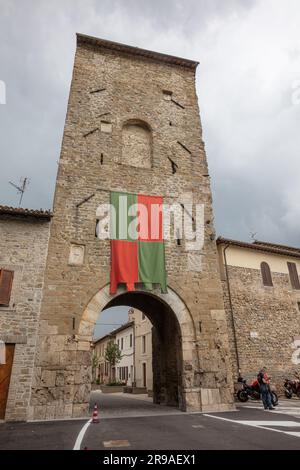 Eingang von Bevagne in Umbrien, Italien Stockfoto