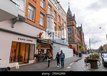 Amsterdam, NL - Okt. 12 2021: Ladenfront der Simon Meijssen Bäckerei in Amsterdam, Niederlande. Stockfoto