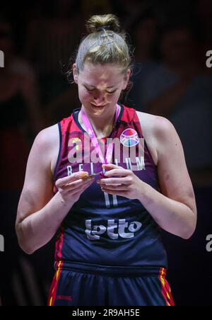Ljubljana, Slowenien. 25. Juni 2023. Die belgische Emma Meesseman wurde nach dem letzten Basketballspiel zwischen der belgischen Nationalmannschaft "die belgischen Katzen" und Spanien am Sonntag, den 25. Juni 2023, in Ljubljana, Slowenien, bei der FIBA Women EuroBasket 2023 Europameisterschaft in Israel und Slowenien abgebildet. Es ist das erste Finale überhaupt für Belgien. BELGA PHOTO VIRGINIE LEFOUR Kredit: Belga News Agency/Alamy Live News Stockfoto