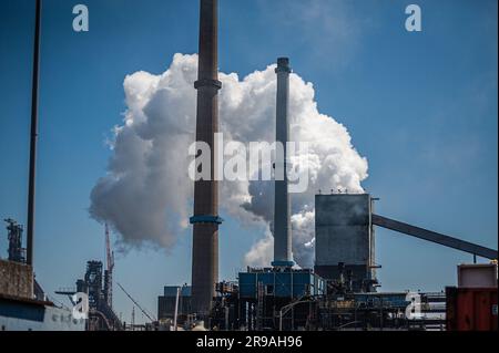 Wasserkondensat aus Chummy bei Ta Ta Steel während der Demonstration. Klimaschutzaktivisten, Green Peace and Extinction Rebellion hielten eine illegale Demonstration ab und besetzten mehrere Stunden lang einen kleinen Teil des Werks Ta Ta Steel. Sie besetzten die Dächer von Gebäuden und zahlreiche Demonstranten saßen auf Förderbändern, die Eisenerzpellets für die Stahlproduktion transportierten, der Protest war friedlich mit einer Parteiatmosphäre und während des späten Nachmittags, Alle wurden von Mitarbeitern von Ta Ta durch einen kleinen Abschnitt des Werks begleitet. Die Aktion umfasste auch die einheimische Residenz, die nicht- Stockfoto