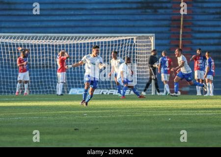 Curitiba, Brasilien. 25. Juni 2023. PR - CURITIBA - 06/25/2023 - PARANAENSE B 2023, PARANA CLUBE X PATRIOTAS - Patriotas-Spieler feiern ein Tor während eines Spiels gegen Parana Clube im Durival de Britto Stadion für die Paranaense B 2023 Meisterschaft. Foto: Robson Mafra/AGIF/Sipa USA Guthaben: SIPA USA/Alamy Live News Stockfoto