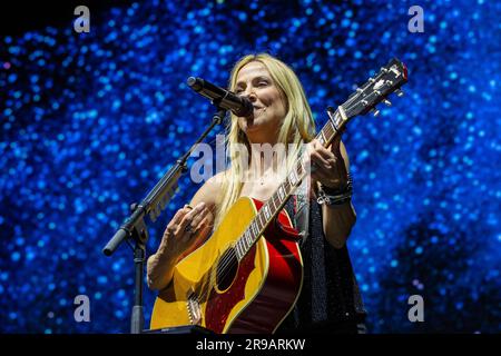 Milwaukee, USA. 24. Juni 2023. Sheryl Crow beim Summerfest Music Festival am 24. Juni 2023 in Milwaukee, Wisconsin (Foto: Daniel DeSlover/Sipa USA). Guthaben: SIPA USA/Alamy Live News Stockfoto