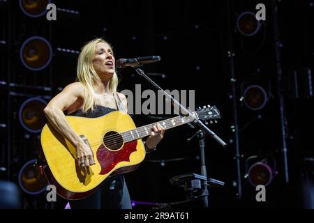 Milwaukee, USA. 24. Juni 2023. Sheryl Crow beim Summerfest Music Festival am 24. Juni 2023 in Milwaukee, Wisconsin (Foto: Daniel DeSlover/Sipa USA). Guthaben: SIPA USA/Alamy Live News Stockfoto