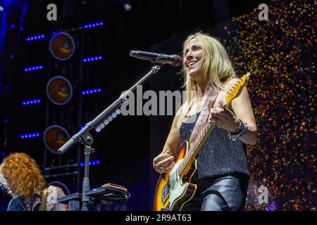 Milwaukee, USA. 24. Juni 2023. Sheryl Crow beim Summerfest Music Festival am 24. Juni 2023 in Milwaukee, Wisconsin (Foto: Daniel DeSlover/Sipa USA). Guthaben: SIPA USA/Alamy Live News Stockfoto