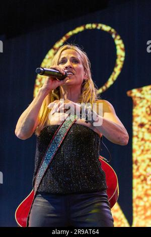 Milwaukee, USA. 24. Juni 2023. Sheryl Crow beim Summerfest Music Festival am 24. Juni 2023 in Milwaukee, Wisconsin (Foto: Daniel DeSlover/Sipa USA). Guthaben: SIPA USA/Alamy Live News Stockfoto