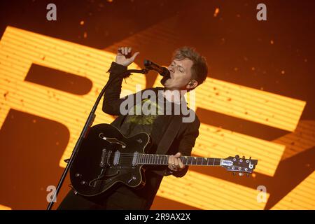 Wien, Österreich. 25. Juni 2023 Der irische/US-Sänger Michael Patrick „Paddy“ Kelly auf der Hauptbühne des 40. „Donauinselfests“, der seine bekanntesten Songs mit einer Band aufführte. ©Andreas Stroh Stockfoto