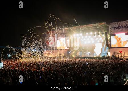 Wien, Österreich. 25. Juni 2023 Der irische/US-Sänger Michael Patrick „Paddy“ Kelly auf der Hauptbühne des 40. „Donauinselfests“, der seine bekanntesten Songs mit einer Band aufführte. ©Andreas Stroh Stockfoto