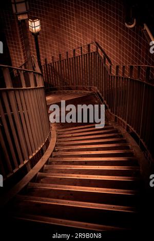 Alte Treppe in Sepia-Farben Stockfoto