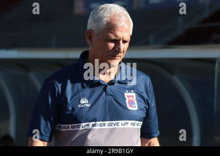 Curitiba, Brasilien. 25. Juni 2023. PR - CURITIBA - 06/25/2023 - PARANAENSE B 2023, PARANA CLUBE X PATRIOTAS - Fahel Junior Coach von Parana Clube während eines Spiels gegen Patriotas im Stadion Durival de Britto für die Paranaense B 2023 Meisterschaft. Foto: Robson Mafra/AGIF/Sipa USA Guthaben: SIPA USA/Alamy Live News Stockfoto