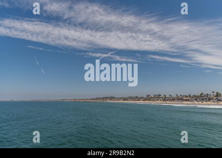 Malerischer panoramablick auf die nördliche Küste von Orange County von Newport Bach, Südkalifornien Stockfoto