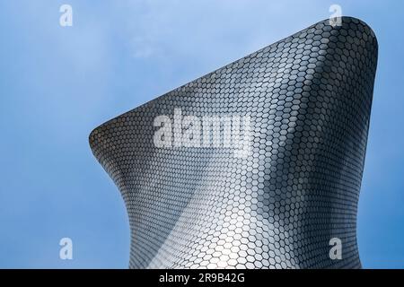 Ein Teil der Fassade des Museo Soumaya in Mexiko-Stadt, Mexiko Stockfoto