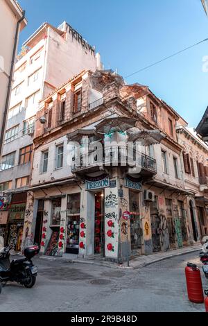 Athen, Griechenland - 25. November 2021: Blick von den zentralen Straßen von Athen, der griechischen Hauptstadt. Stockfoto