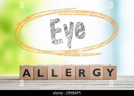 Auge Allergie Schlagzeile in Innenräumen mit einem grünen Hintergrund Stockfoto