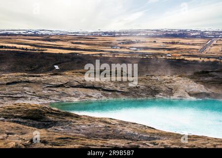 Geysir-Geysir in Island mit dampfenden Wasser Stockfoto