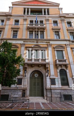 Athen, Griechenland - 27. November 2021: Außenansicht vom Hauptsitz der griechischen Nationalbank, Ethniki Trapeza. Stockfoto