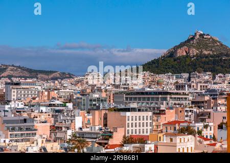 Athen, Griechenland - 25. November 2021: Athen, die griechische Hauptstadt, aus der Vogelperspektive. Stockfoto