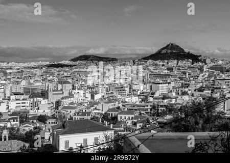 Athen, Griechenland - 25. November 2021: Athen, die griechische Hauptstadt, aus der Vogelperspektive. Stockfoto