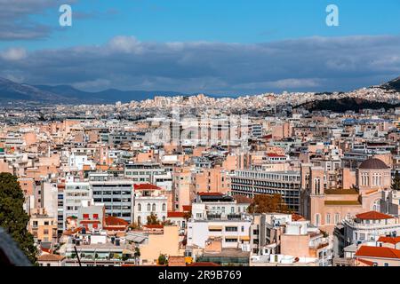 Athen, Griechenland - 25. November 2021: Athen, die griechische Hauptstadt, aus der Vogelperspektive. Stockfoto