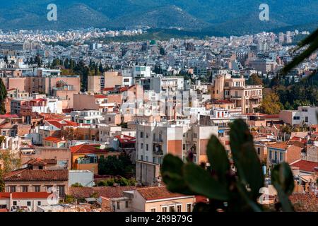 Athen, Griechenland - 25. November 2021: Athen, die griechische Hauptstadt, aus der Vogelperspektive. Stockfoto