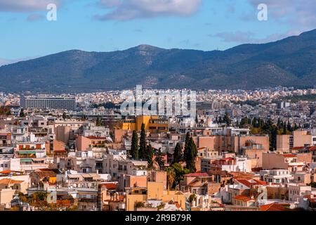 Athen, Griechenland - 25. November 2021: Athen, die griechische Hauptstadt, aus der Vogelperspektive. Stockfoto