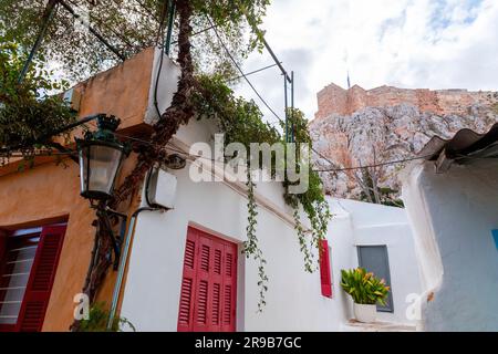 Anafiotika ist ein malerisches kleines Viertel von Athen, Teil des alten historischen Viertels Plaka. Stockfoto