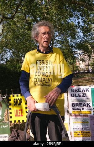 London, Großbritannien. Piers Corbyn, ein Nachwahlkandidat für Uxbridge und South Ruislip, spricht mit den Teilnehmern der Speakers' Corner. Stockfoto