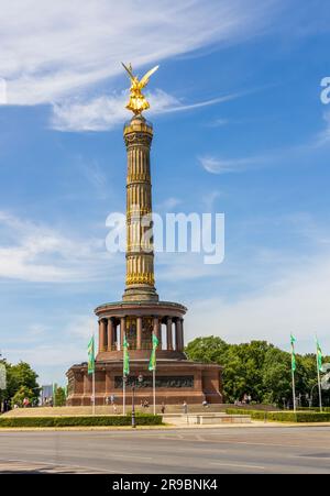 Berlin, Deutschland - 31. Mai 2023: Siegessäule im Tiergarten in Berlin. Stockfoto