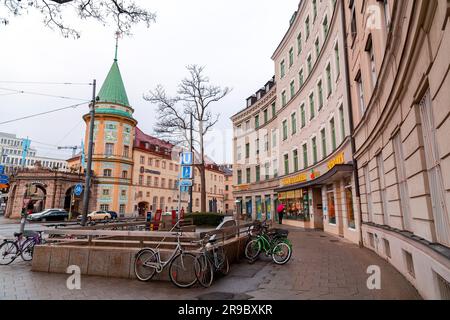 München, Deutschland - 24. Dezember 2021: Lowenbraukeller ist eine Bierhalle und ein Veranstaltungszentrum in Maxvorstadt, München, Bayern. Stockfoto