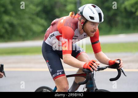 USA Cycling's Road Race National Championships, Knoxville, Tennessee, USA. 25. Juni 2023. Quinn Simmons vom Trek Segafredo Radsport-Team, der beim Straßenrennen der Männer zum Sieg reitet. Kredit: Casey B. Gibson/Alamy Live News Stockfoto