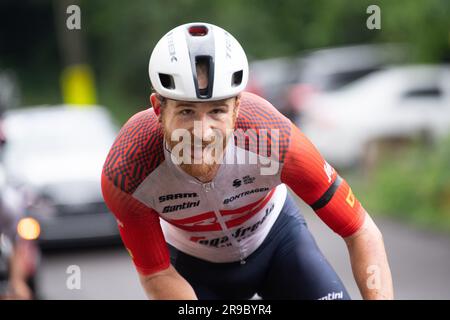 USA Cycling's Road Race National Championships, Knoxville, Tennessee, USA. 25. Juni 2023. Quinn Simmons vom Trek-Segafredo-Fahrradteam greift beim letzten Aufstieg an, um das Rennen zu gewinnen. Kredit: Casey B. Gibson/Alamy Live News Stockfoto