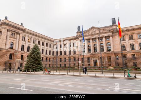 Berlin, Deutschland - 21. DEZ. 2021: Das preußische Oberhaus in Berlin war von 1850 bis 1918 das preußische parlament. Heute wird das Gebäude als genutzt Stockfoto