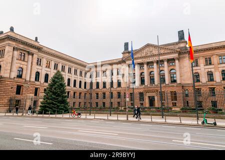 Berlin, Deutschland - 21. DEZ. 2021: Das preußische Oberhaus in Berlin war von 1850 bis 1918 das preußische parlament. Heute wird das Gebäude als genutzt Stockfoto