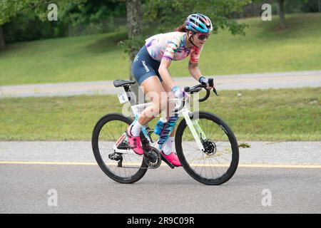 USA Cycling's Road Race National Championships, Knoxville, Tennessee, USA. 25. Juni 2023. Schließlich Sieger des Rennens, Chloe Dygert vom Canyon/SRAM-Fahrradteam während des Rennens. Kredit: Casey B. Gibson/Alamy Live News Stockfoto