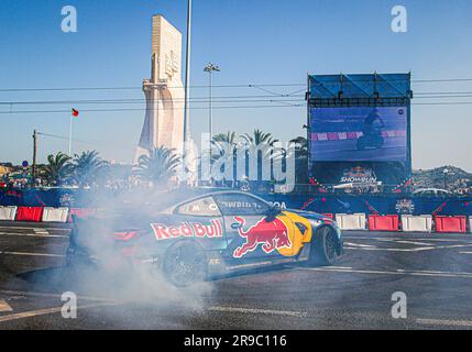 Lissabon, Portugal. 25. Juni 2023. Elias Hountondji mit dem modifizierten BMW M4 Rennwagen auf einem Red Bull Showrun in Lissabon. Kredit: SOPA Images Limited/Alamy Live News Stockfoto