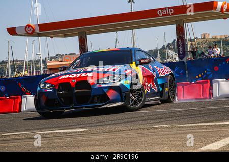 Lissabon, Portugal. 25. Juni 2023. Elias Hountondji mit dem modifizierten BMW M4 Rennwagen auf einem Red Bull Showrun in Lissabon. (Foto: Miguel Reis/SOPA Images/Sipa USA) Guthaben: SIPA USA/Alamy Live News Stockfoto