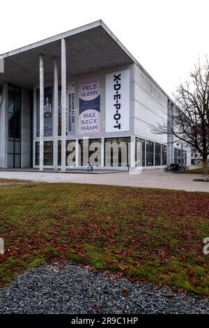 München, Deutschland - 23. DEZ. 2021: Fassade der neuen Pinakothek, des Münchner Museums für moderne Kunst, Bayern. Stockfoto