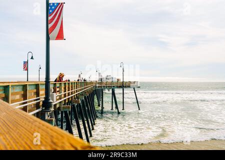 Pismo Beach, Kalifornien, USA - 3. Juni 2022. Pismo Beach Pier und Meerblick, California Central Coast Stockfoto