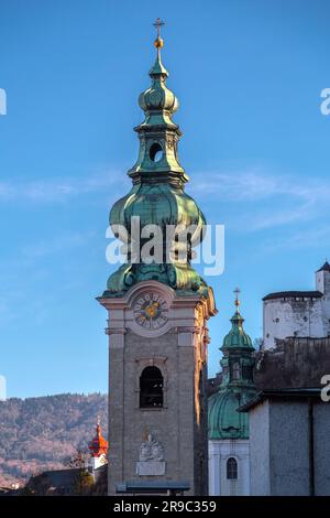 Salzburg, Österreich - 27. Dezember 2021: Petersdom oder Petersdom ist ein Benediktinerkloster und ehemaliger Dom in der österreichischen Stadt Stockfoto