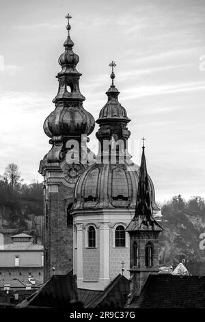 Der Petersdom oder der Petersdom ist ein Benediktinerkloster und ehemaliger Dom in der österreichischen Stadt Salzburg. Stockfoto